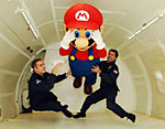 Mario schwerelos mit Edwin Eugene Aldrin